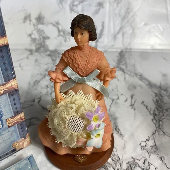 Olivia’s Treasures #128392 “Friends Share A Gentle Love”  Sculpted Figurinep - Picture 2 of 4